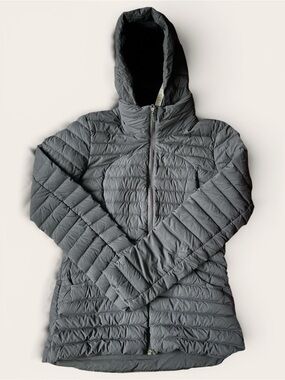 Lululemon Women’s Size 6 light weight Quilted Hooded Packable Jacket